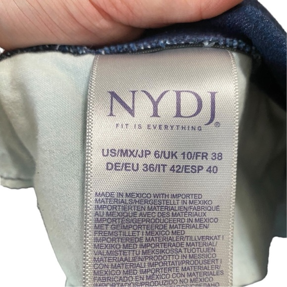 NYDJ Lift and Tuck Pull On Shorts I Size: 6 - Picture 8 of 8